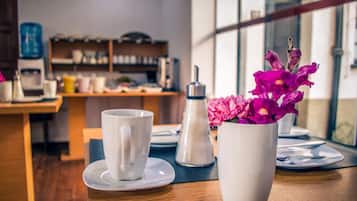 Café da manhã continental grátis todos os dias