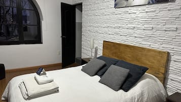 Signature-Doppelzimmer, 1 Doppelbett, Nichtraucher | Verdunkelungsvorhänge, kostenloses WLAN, Bettwäsche