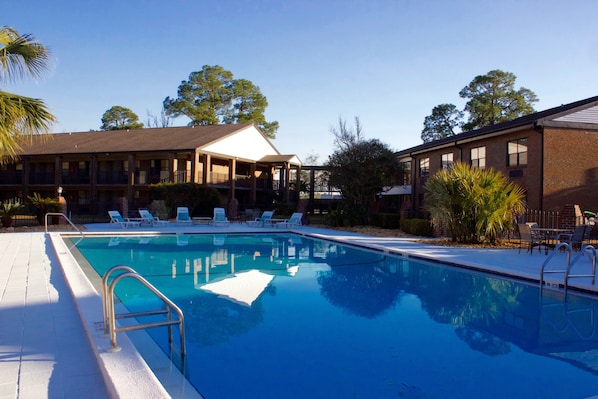 Outdoor pool, pool loungers