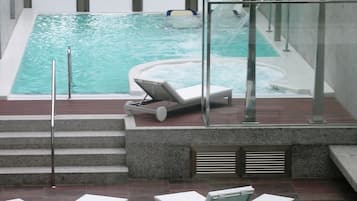 Salas de tratamiento para parejas, sauna y tina de hidromasaje