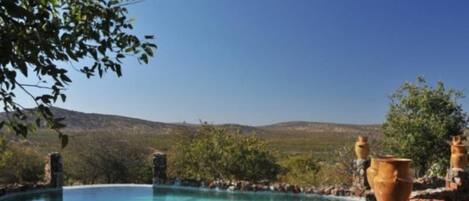 Kolam renang outdoor