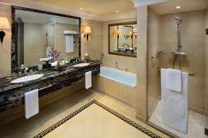 Room - Intercontinental Phoenicia Beirut (Beirut)