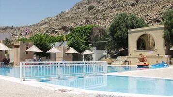 حمام سباحة