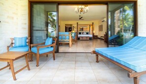 Een kluis op de kamer, een bureau