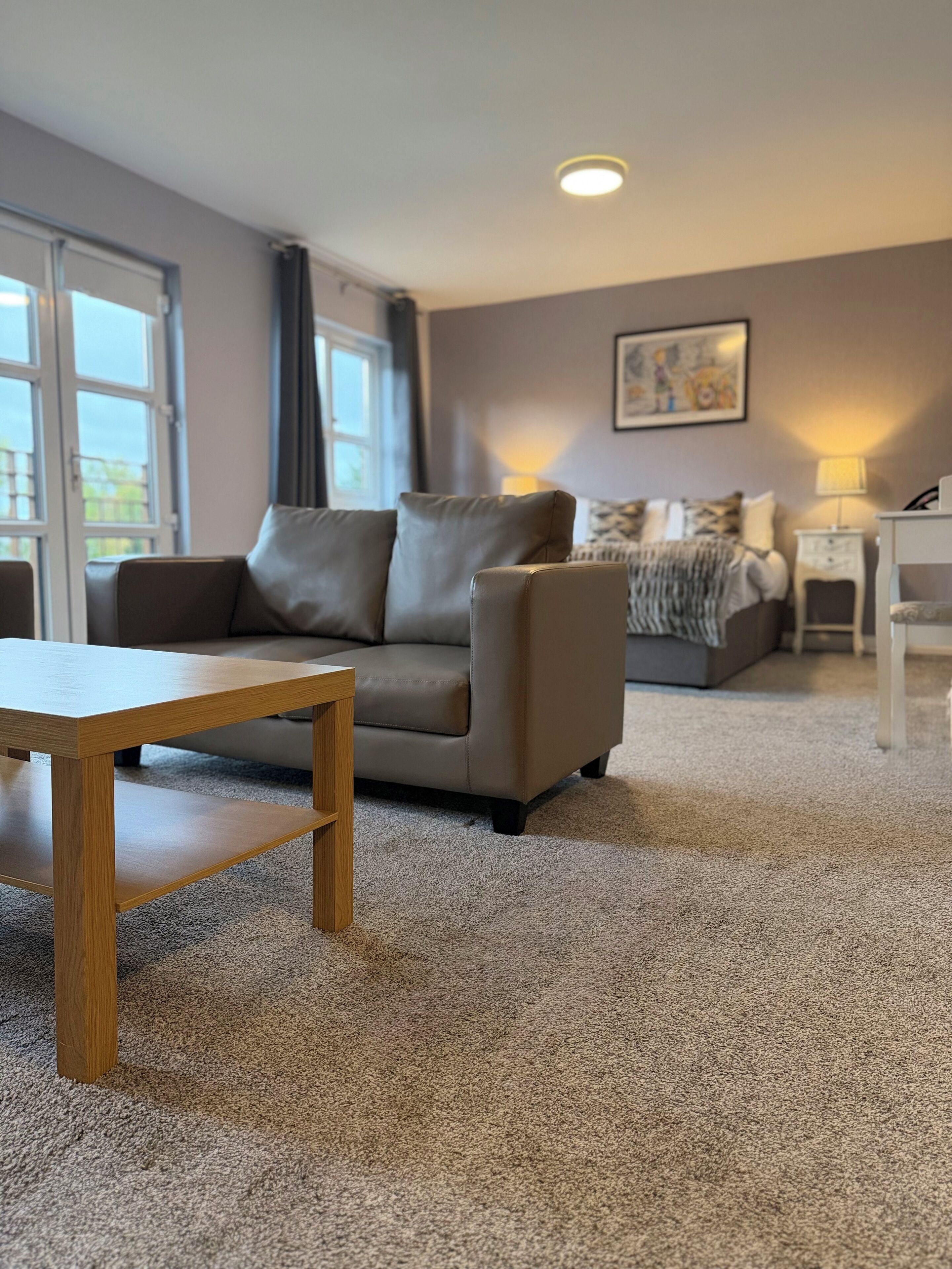 Executive Double Room | Living area | 32-inch flat-screen TV with cable channels, TV