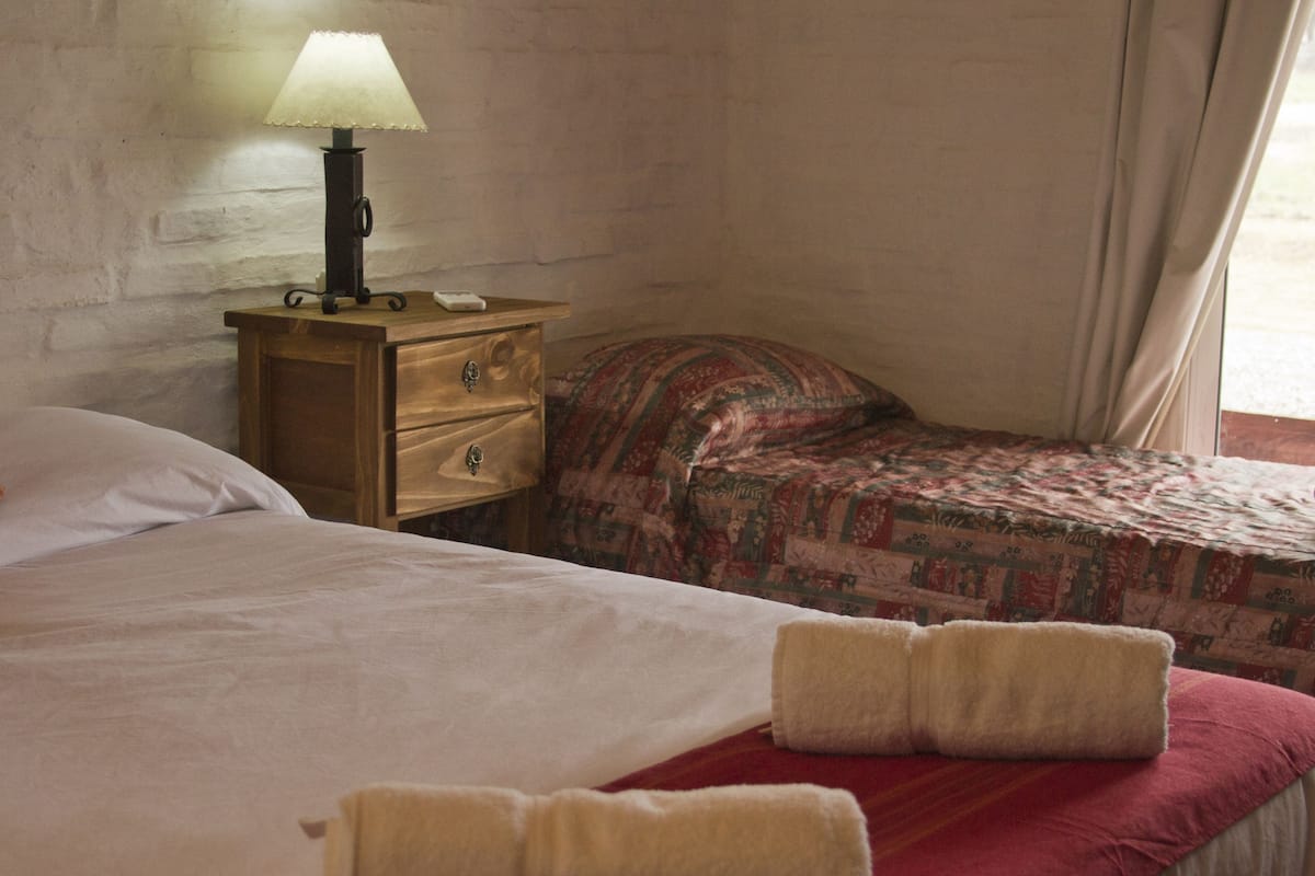 Chambre double | Couette en duvet, minibar, accĂšs au Wi-Fi (inclus), literie fournie