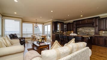 Jääkaappi, mikroaaltouuni