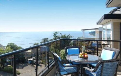 White Rock Beach Guest House