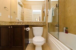 Bathroom - White Rock Beach Guest House (White Rock)