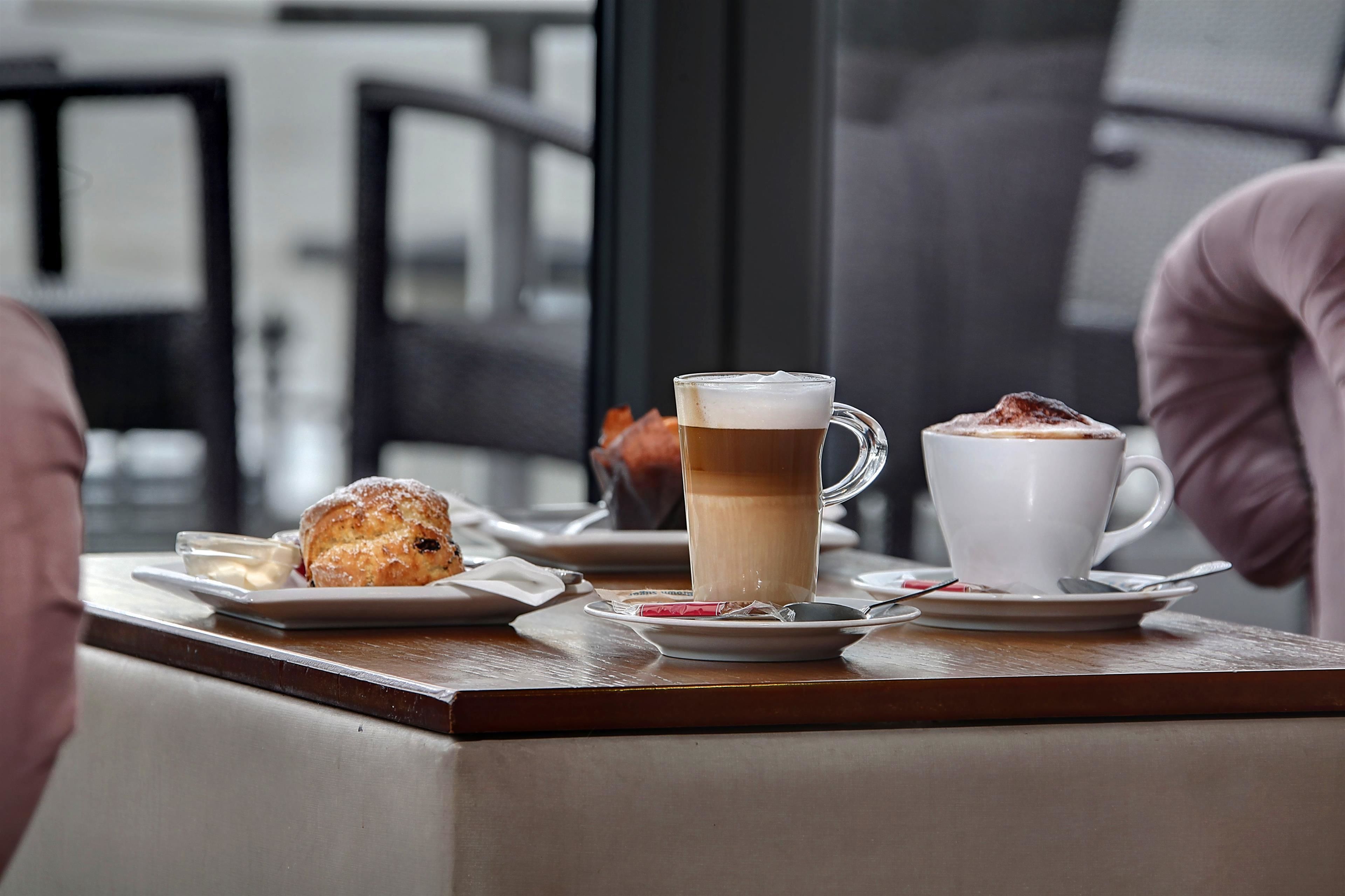 daily full breakfast (gbp 10.95 per person)