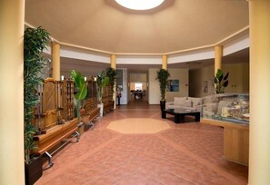 Lobby - Apartamentos Turísticos Aureus (La Linea de la Concepcion)