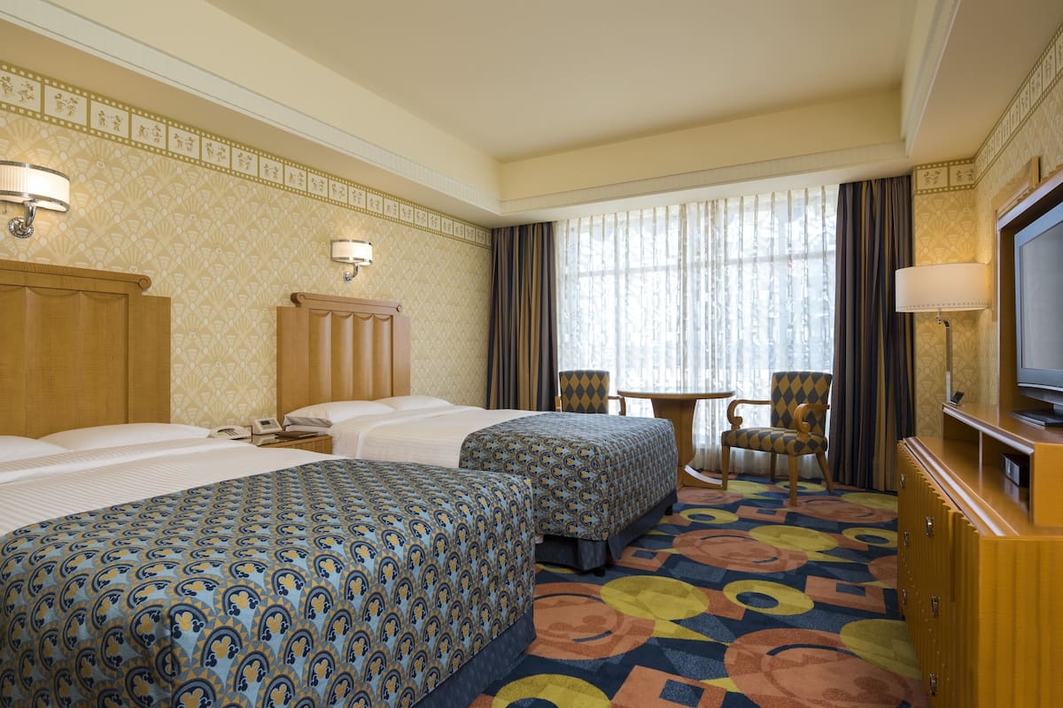 In-room safe, blackout curtains, free WiFi, bed sheets