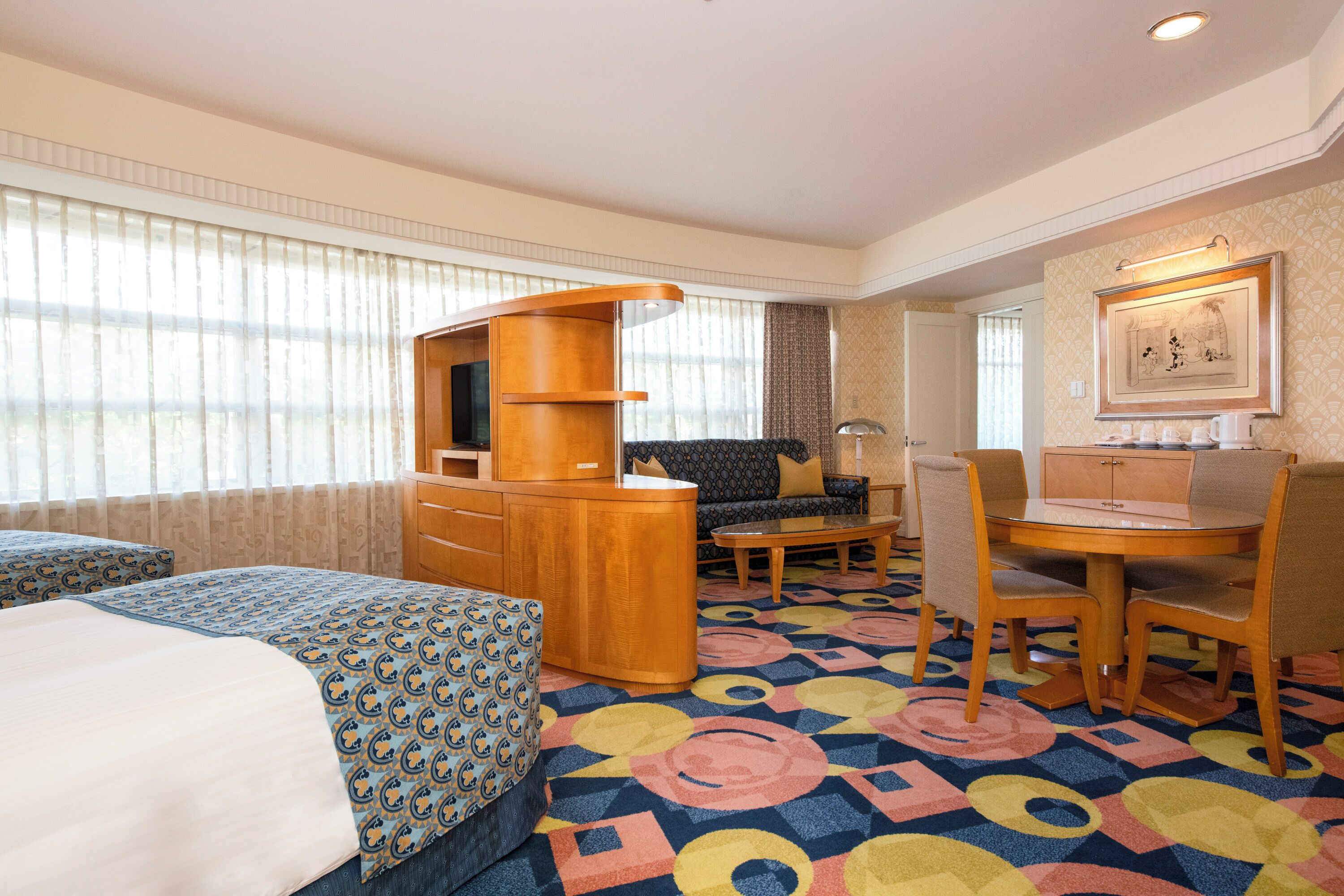 family room (non smoking) | living area | flat-screen tv