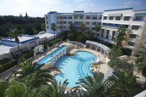 Kauden mukainen ulkouima-allas