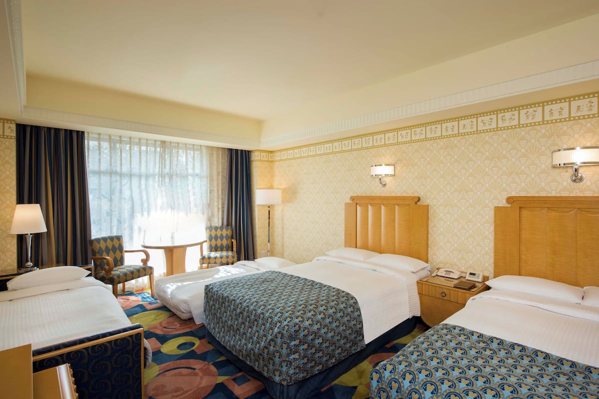 In-room safe, blackout curtains, free WiFi, bed sheets