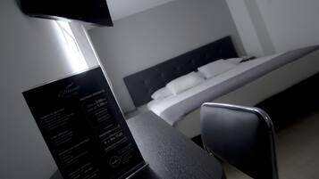 Habitación con 1 cama doble o 2 individuales | Minibar, caja fuerte, wifi gratis