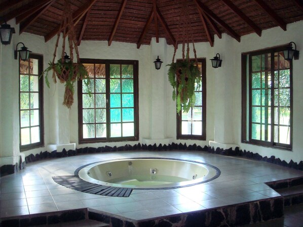 Bain à remous intérieur