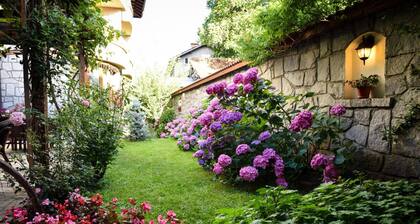Lina Guest House