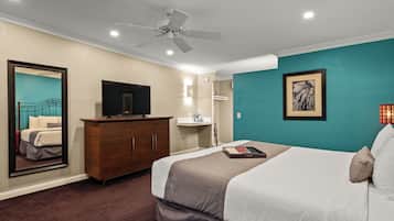 Standard Room, 1 King Bed, Mountain View | In-room safe, desk, iron/ironing board, WiFi (free)