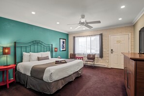 Standard Room, 1 King Bed, Mountain View | In-room safe, desk, iron/ironing board, free WiFi