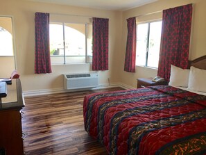 Desk, free WiFi, bed sheets, wheelchair access - Motel 6 Richmond, Ca Civic Center (Richmond)