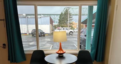 Atomic Motel