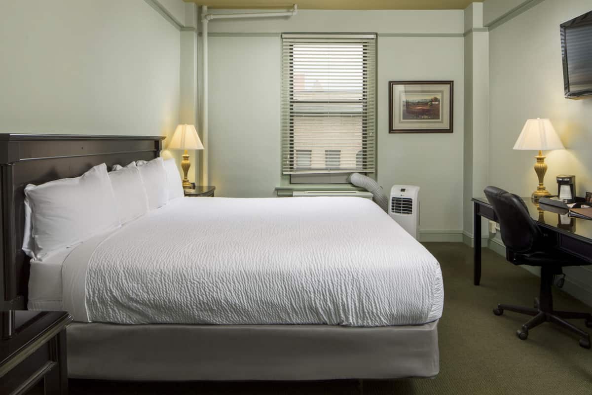 room, 1 queen bed, non smoking | desk, iron/ironing board, free wifi, bed sheets