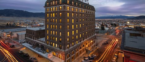 Fachada del alojamiento - Noche