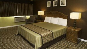 Skrivebord, skrivebord for bærbar PC, wi-fi (inkludert) og sengetøy