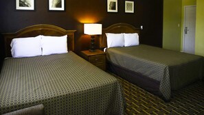 Una scrivania, postazione laptop, Wi-Fi gratuito, lenzuola