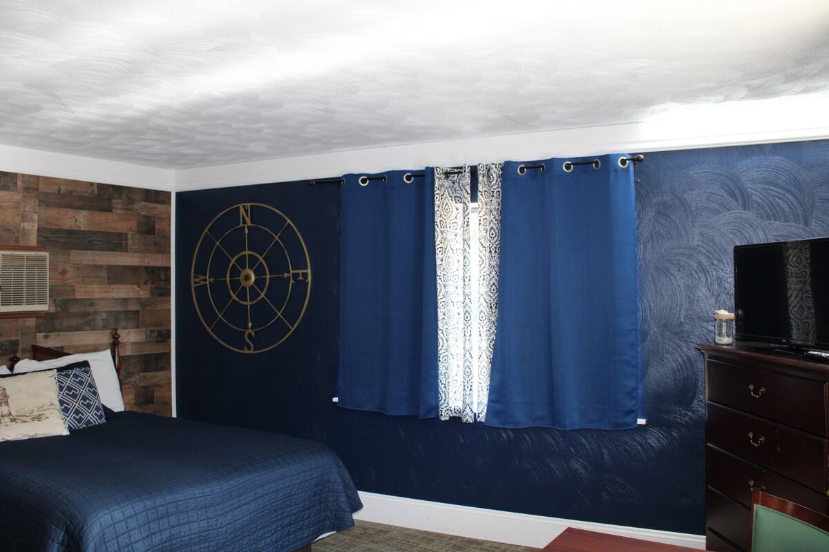 Premium bedding, pillowtop beds, blackout drapes, WiFi (free)