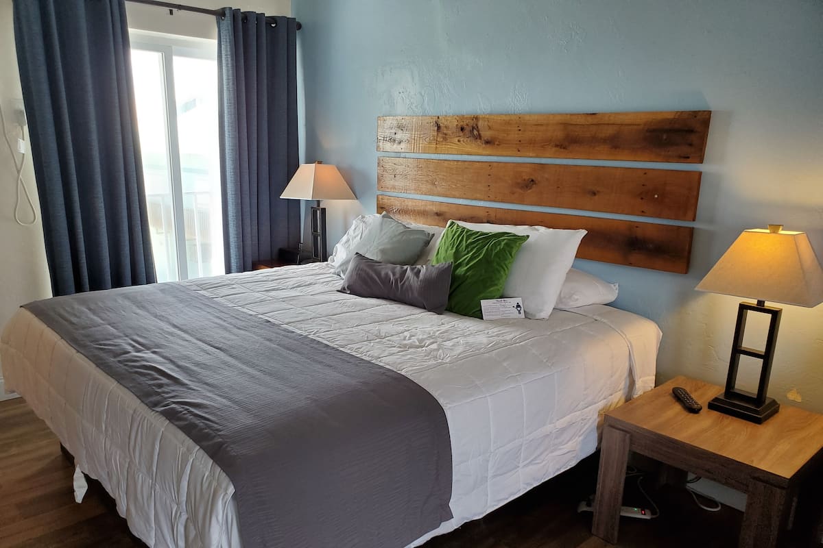 Premium bedding, soundproofing, iron/ironing board, WiFi (free)