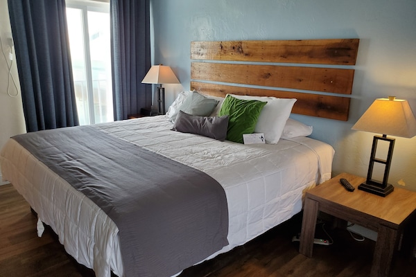 Premium bedding, soundproofing, iron/ironing board, free WiFi