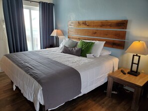 Premium bedding, soundproofing, iron/ironing board, free WiFi - Knight's Key Suites (Marathon)