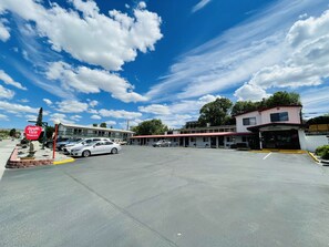 واجهة المنشأة