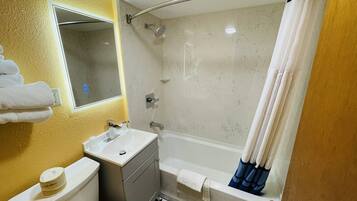 Small King Room | Bathroom