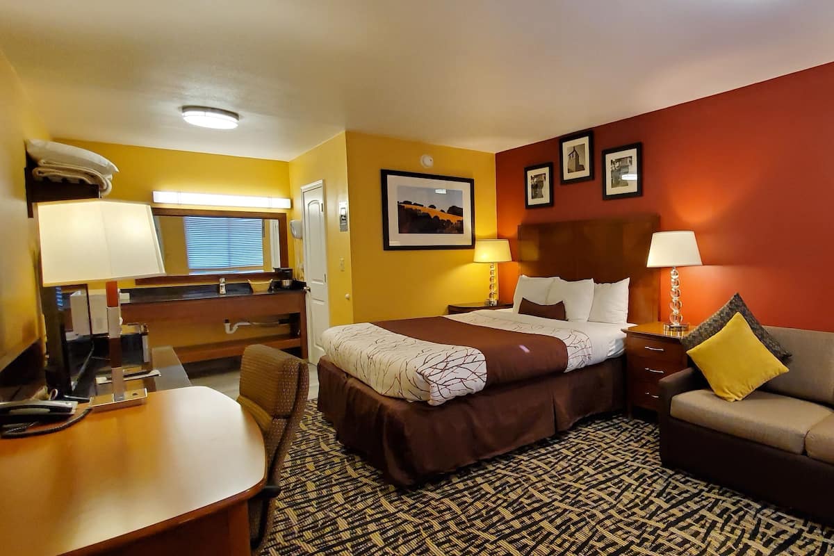 Deluxe Room, 1 King Bed with Sofa bed | Desk, iron/ironing board, free WiFi, bed sheets