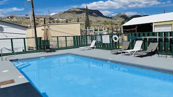 Piscina externa sazonal