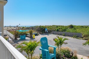 Standard Room, 1 King Bed, Balcony | Hypo-allergenic bedding, in-room safe, free WiFi, bed sheets