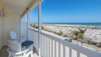 Premier Room, 1 King Bed, Balcony, Oceanfront | Terrace/patio