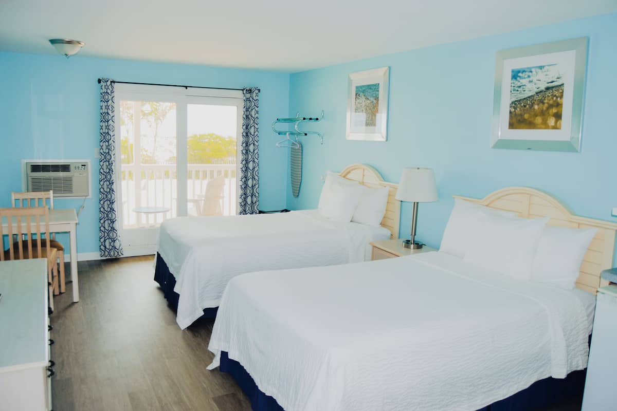 Hypo-allergenic bedding, in-room safe, free WiFi, bed sheets