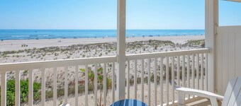 Drifting Sands Oceanfront Hotel