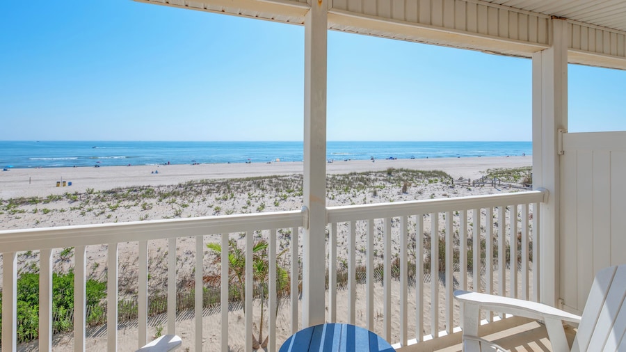 Drifting Sands Oceanfront Hotel