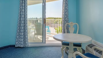 Standard Room, 1 King Bed, Balcony