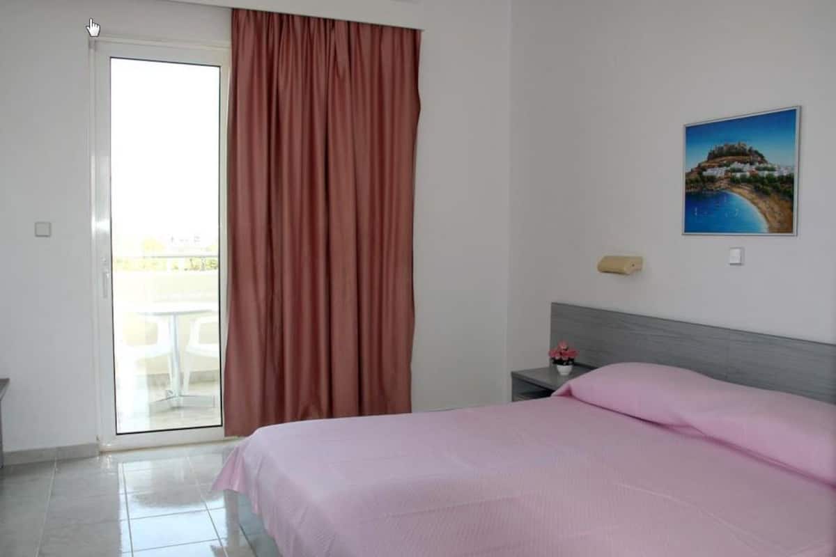 Studio (2 Adults) | In-room safe, blackout drapes, soundproofing, iron/ironing board