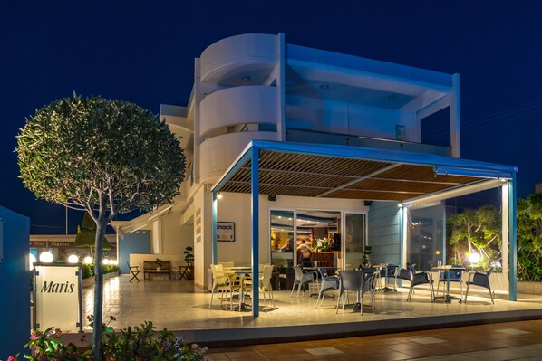 Lobby sitting area - Sun Maris Studios (Rhodes)