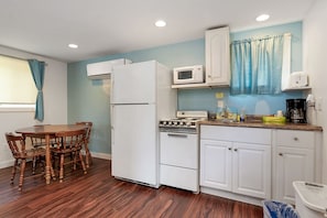 One Room Suite | Living area | TV - Ne'r Beach Motel (Wells)