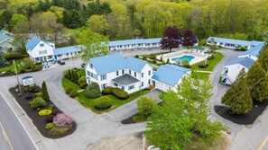 Seasonal outdoor pool - Ne'r Beach Motel (Wells)