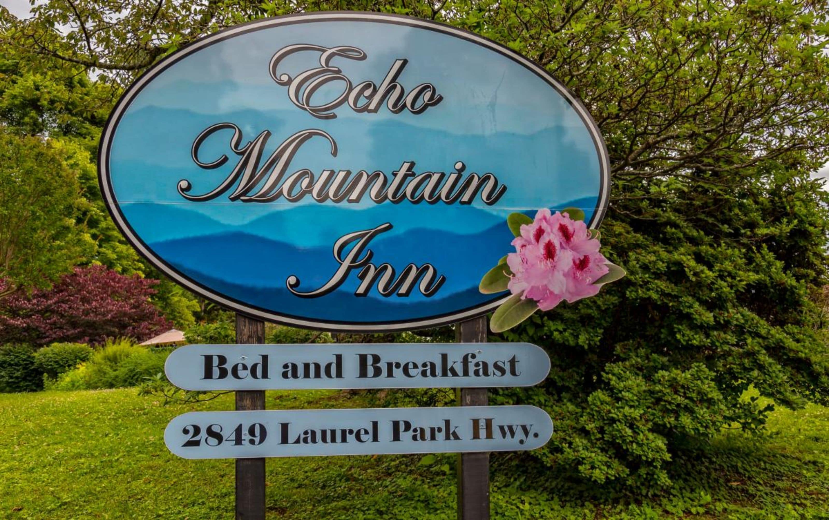 A sign for Echo Mountain Inn, indicating it offers bed and breakfast services at 2849 Laurel Park Hwy.