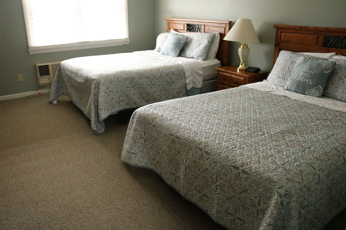 Little Echo Room 402 | Individually decorated, iron/ironing board, cribs/infant beds